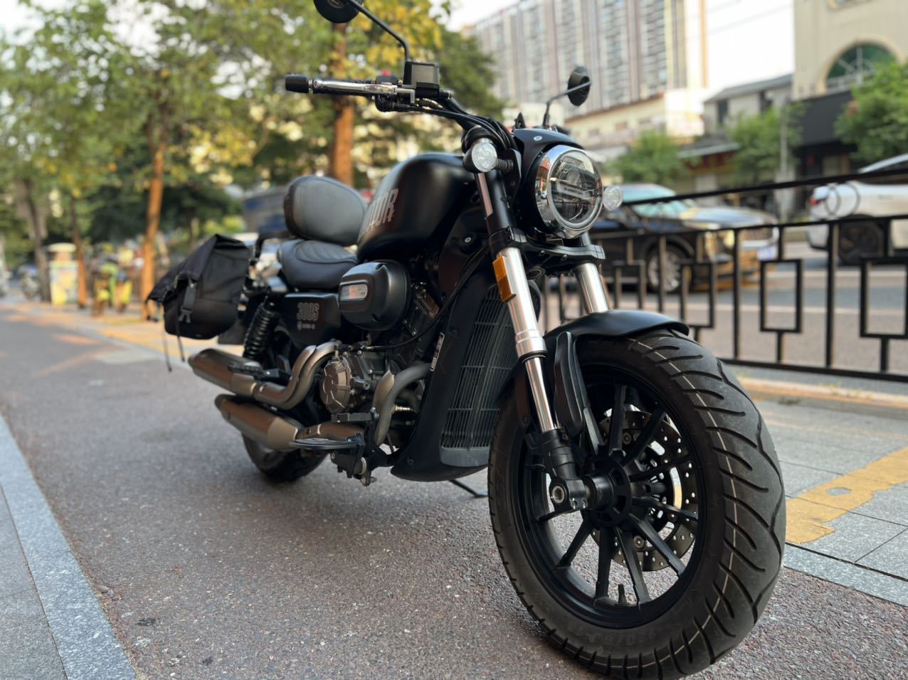 QJMOTOR 闪300S
