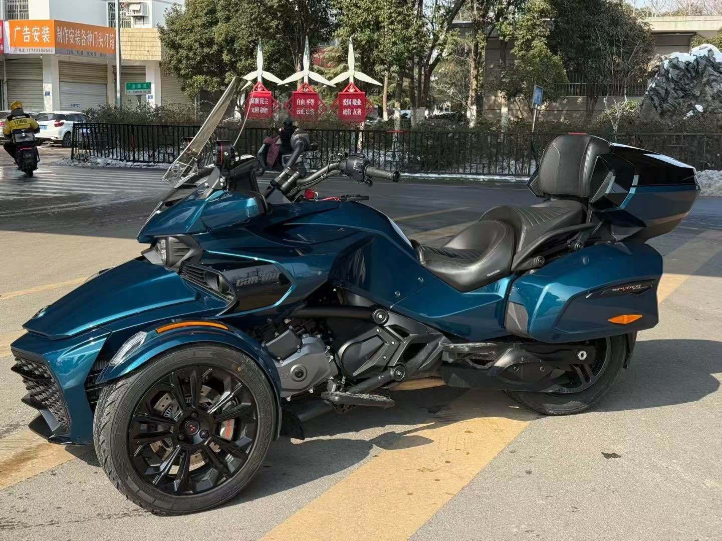 庞巴迪 Spyder F3 