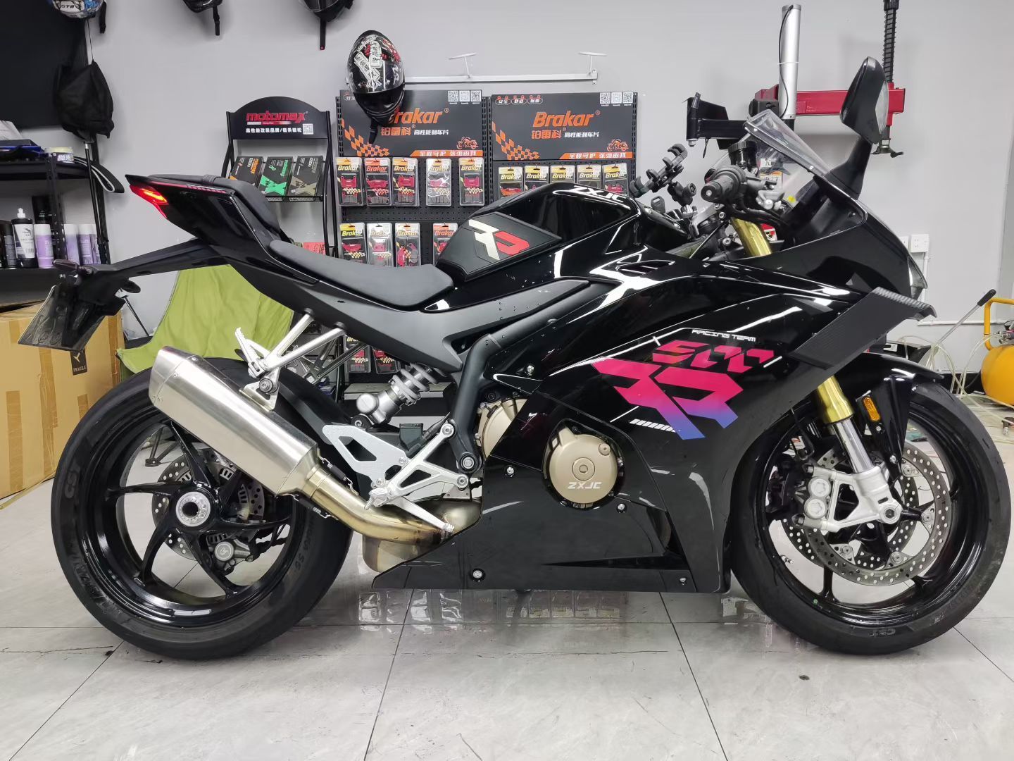 张雪机车 500RR