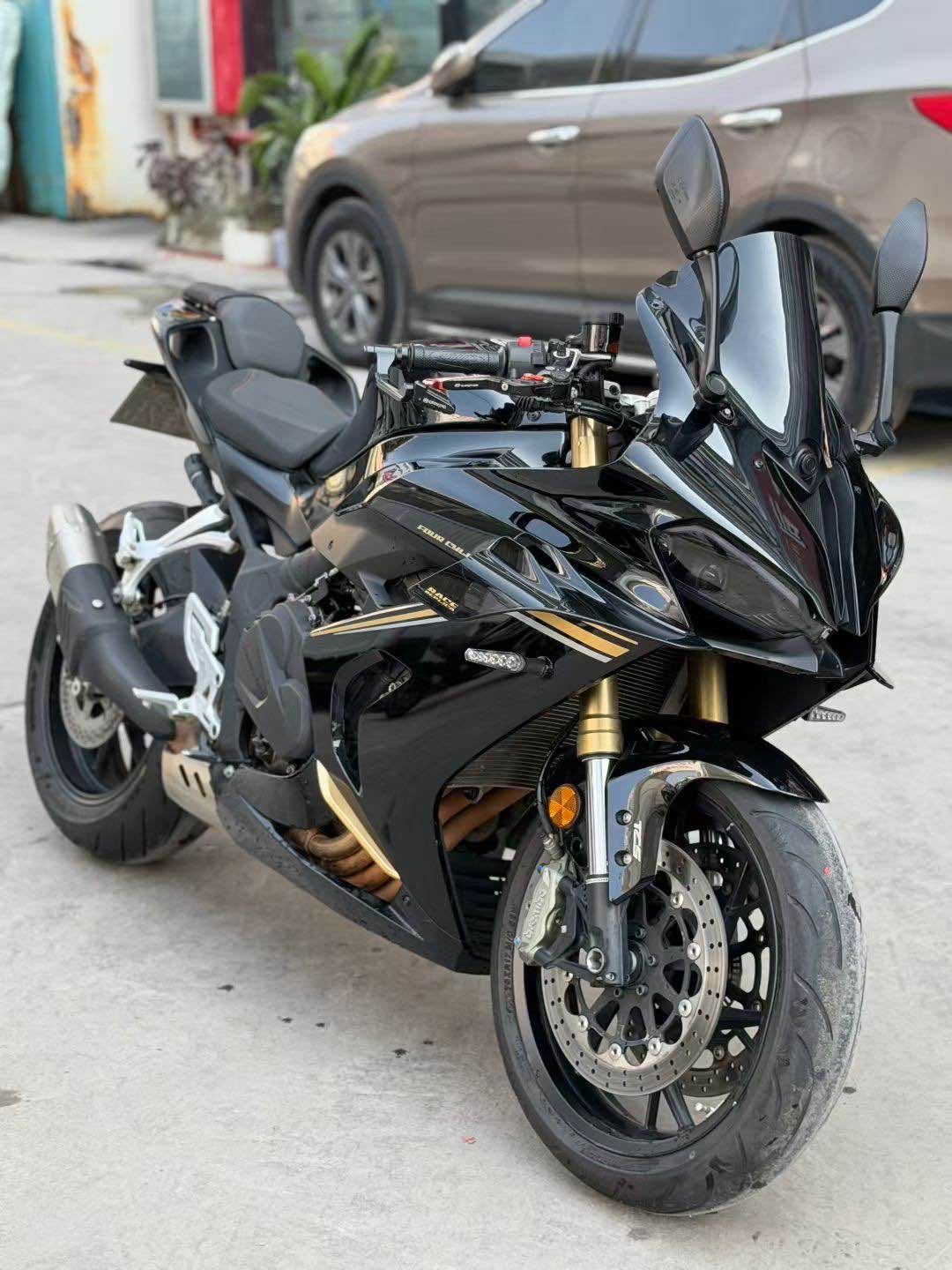 QJMOTOR 赛800