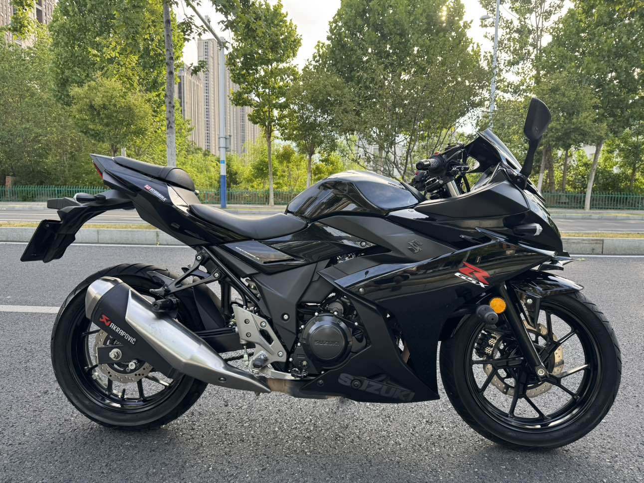 豪爵铃木 GSX250R