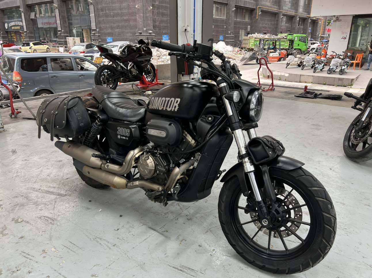 QJMOTOR 闪300S