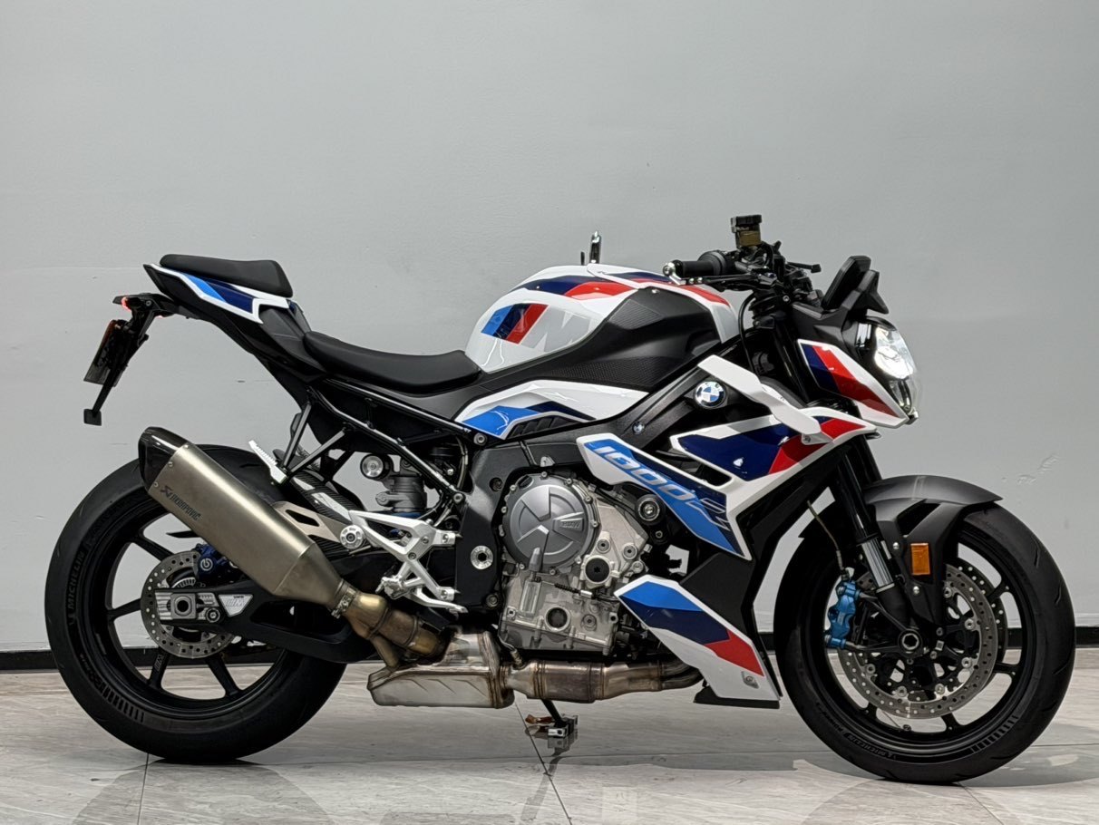 宝马 M 1000 R