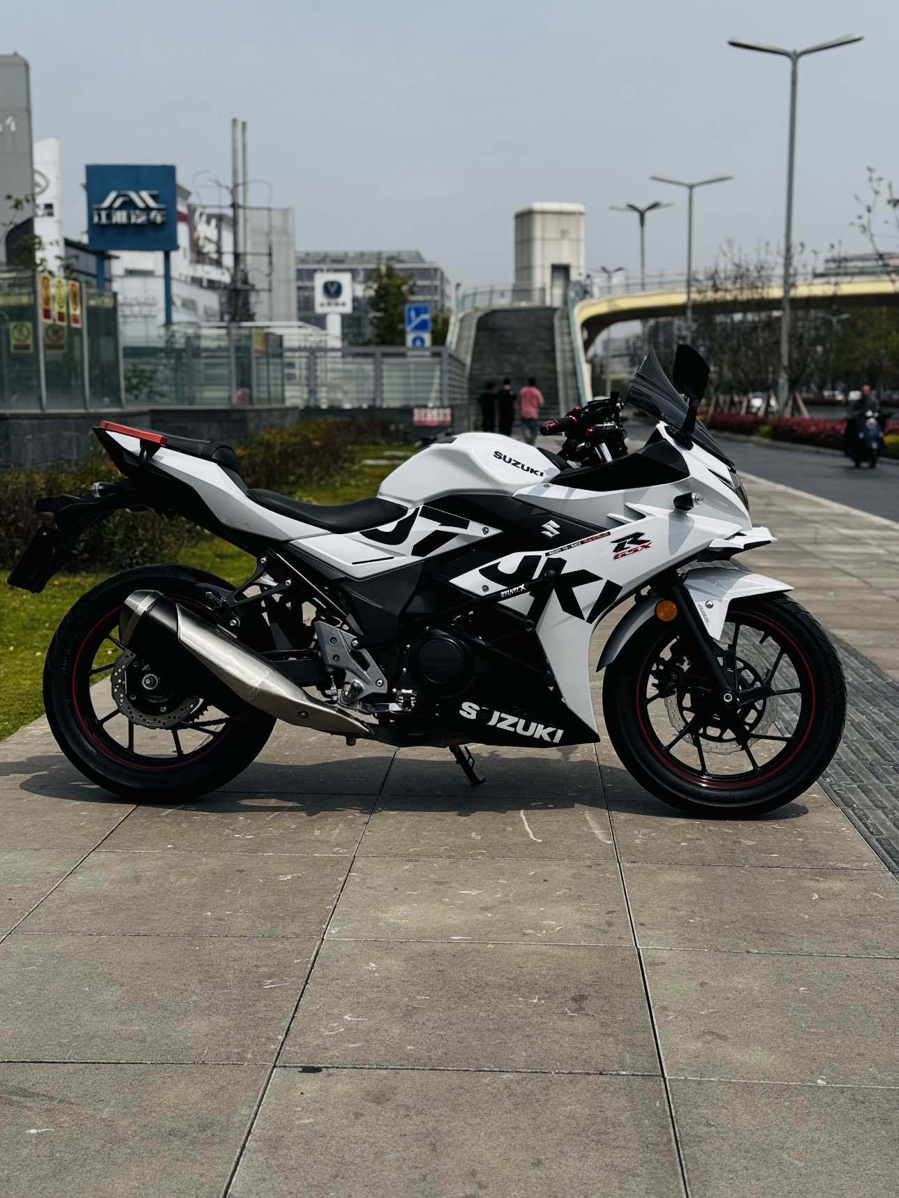 豪爵铃木 GSX250R