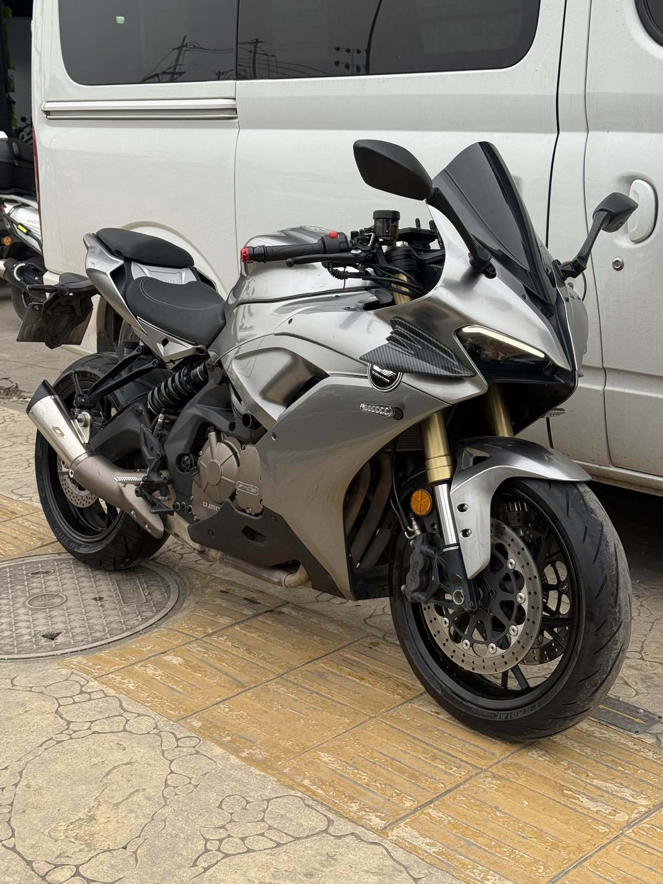 QJMOTOR 赛600