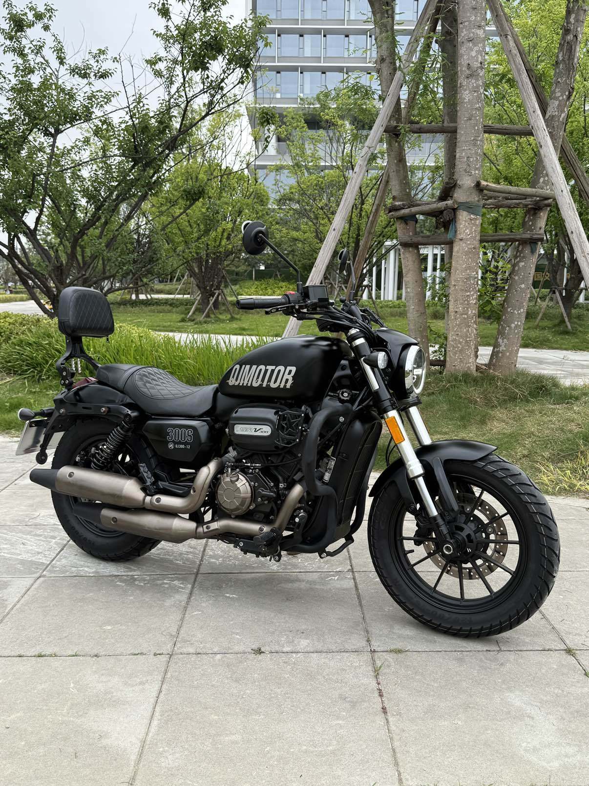 QJMOTOR 闪300S