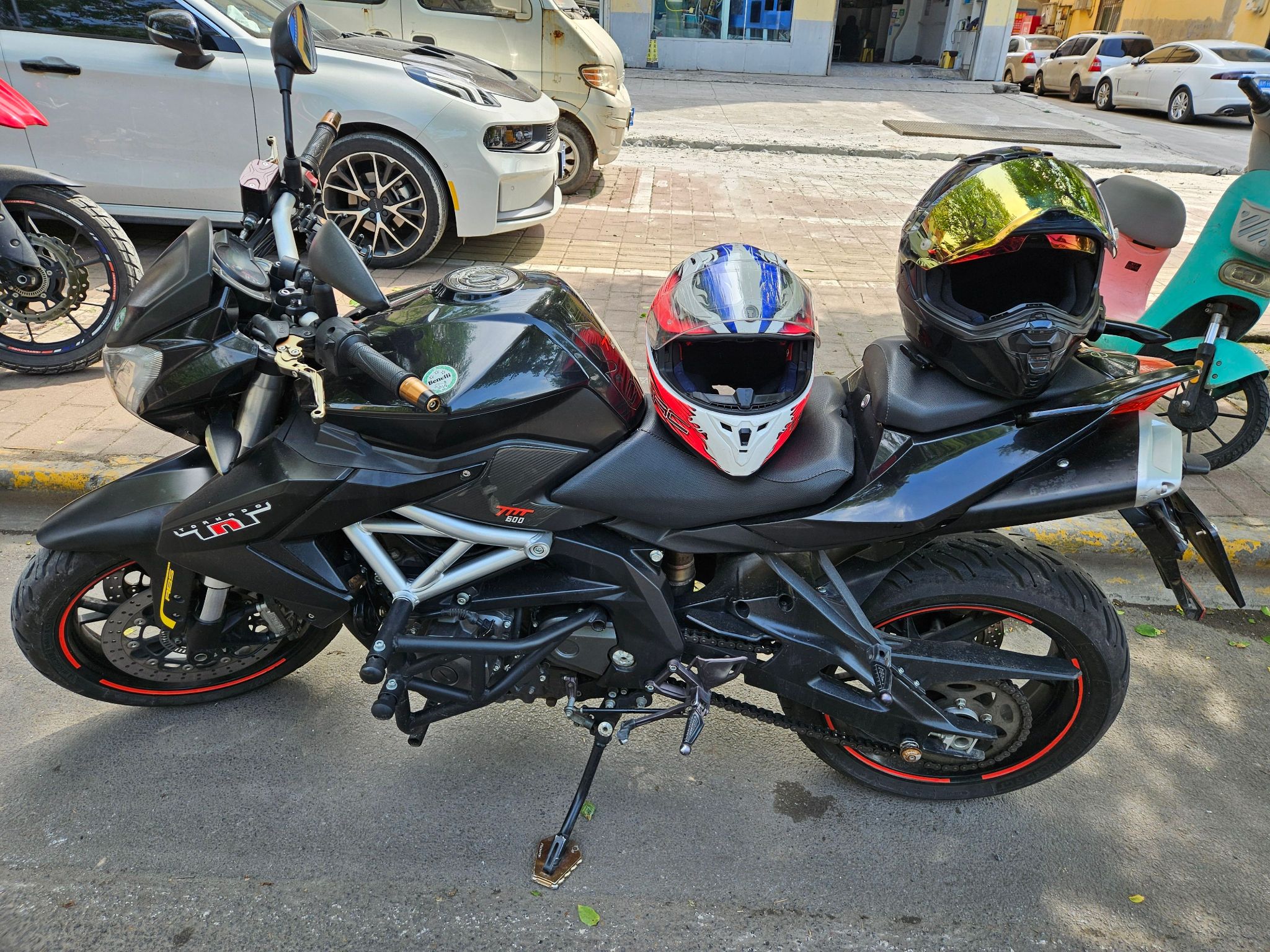 贝纳利 TNT600i