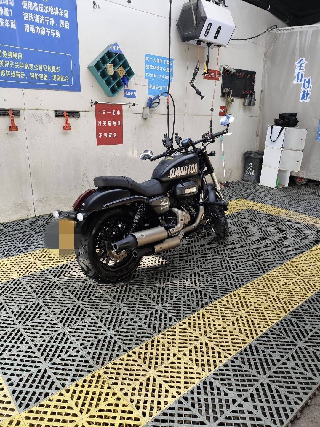 QJMOTOR 闪300S