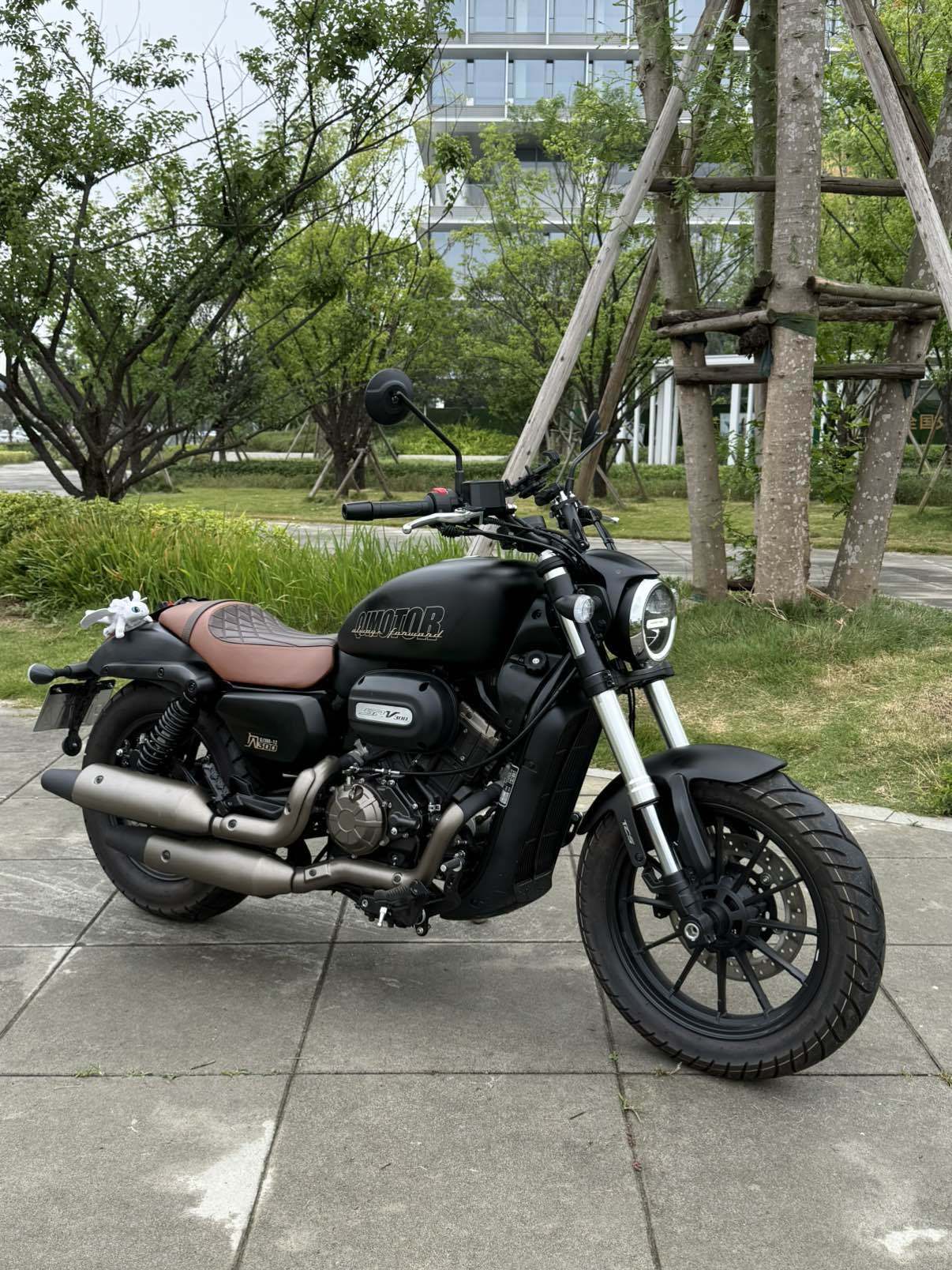 QJMOTOR 闪300S