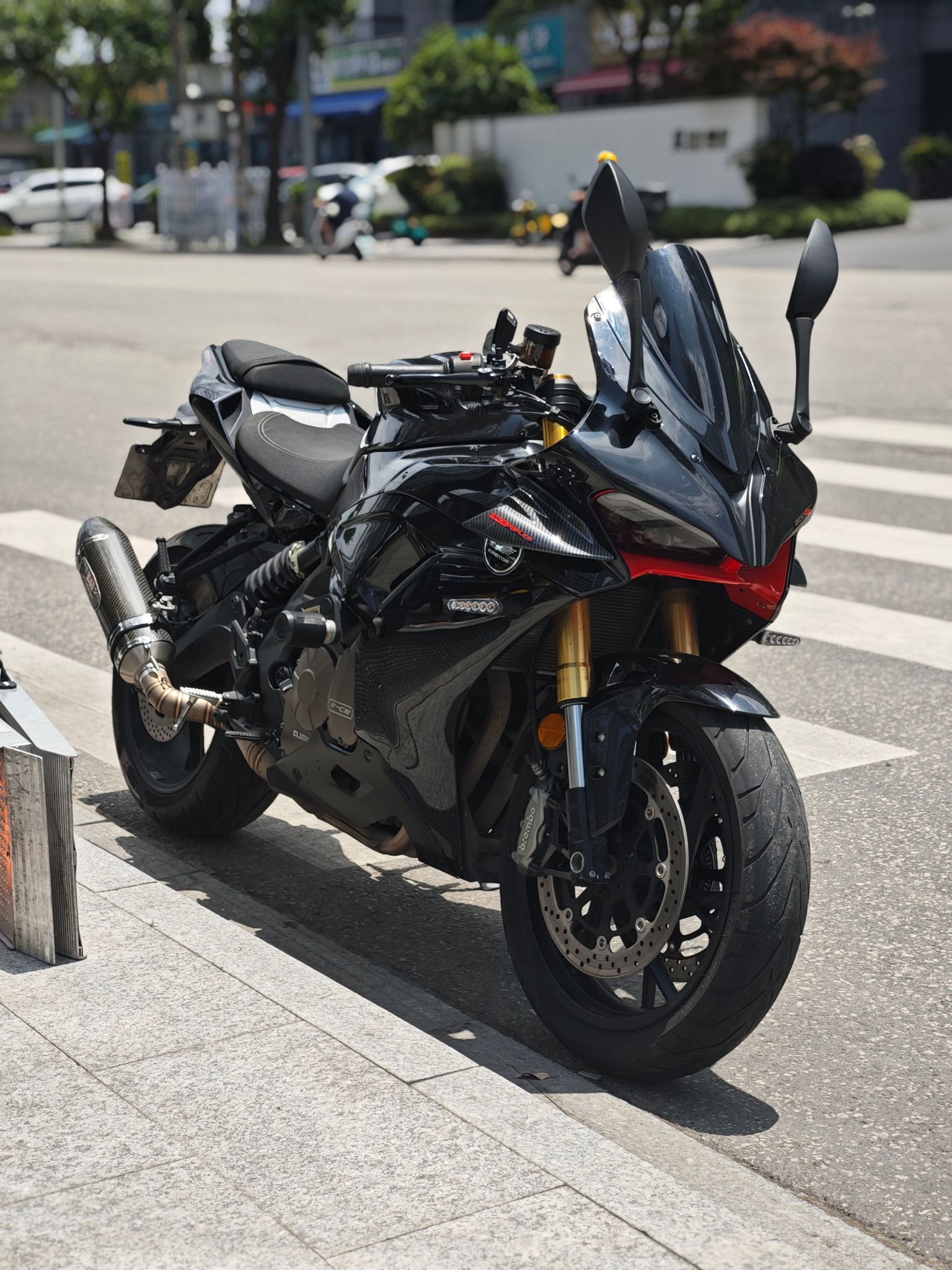 QJMOTOR 赛600