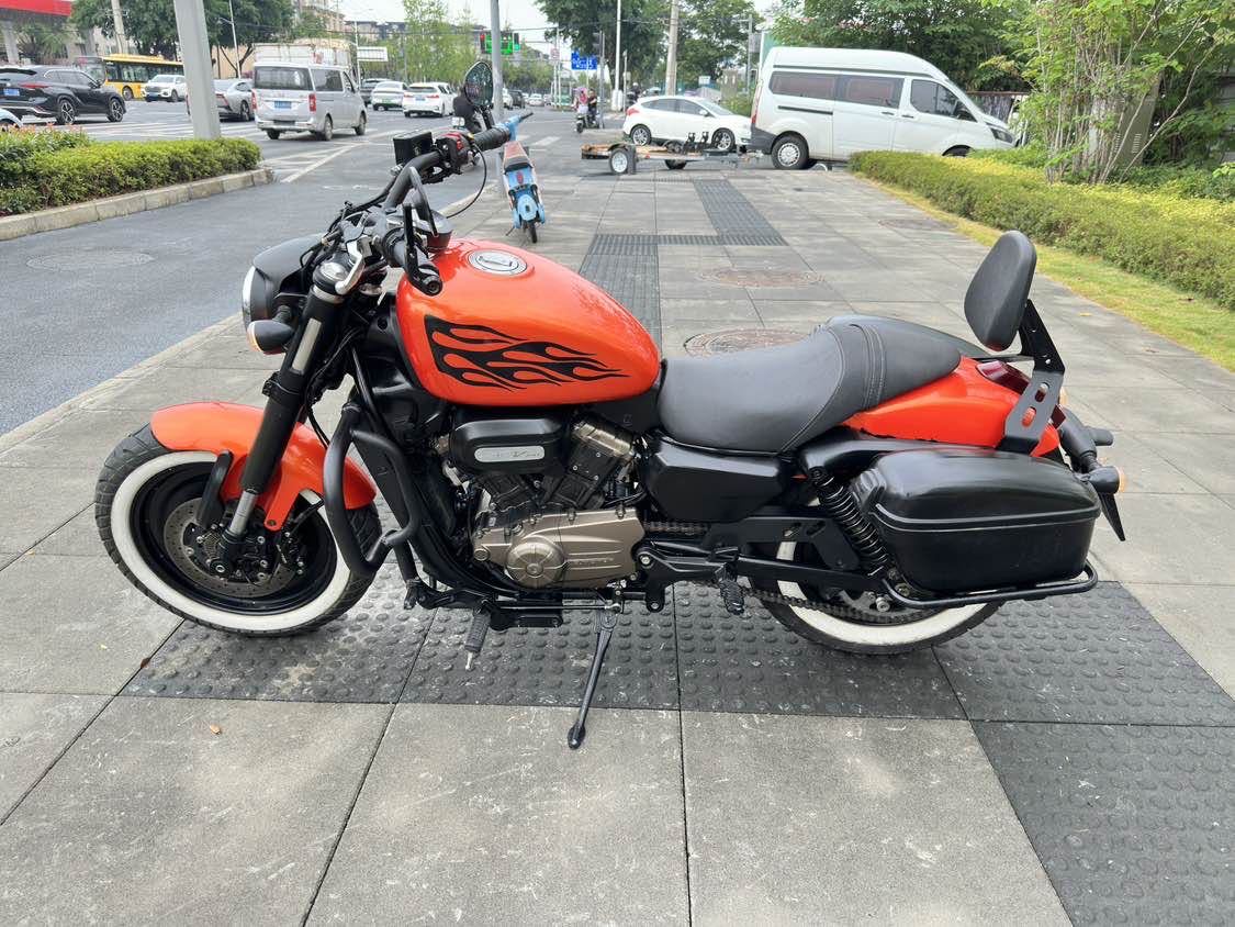 QJMOTOR 闪300S