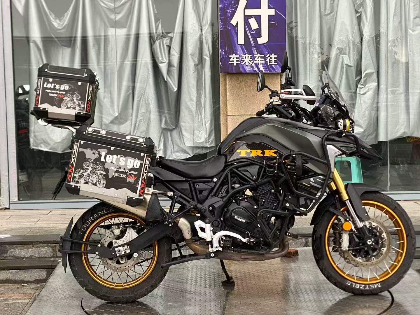 贝纳利 TRK702