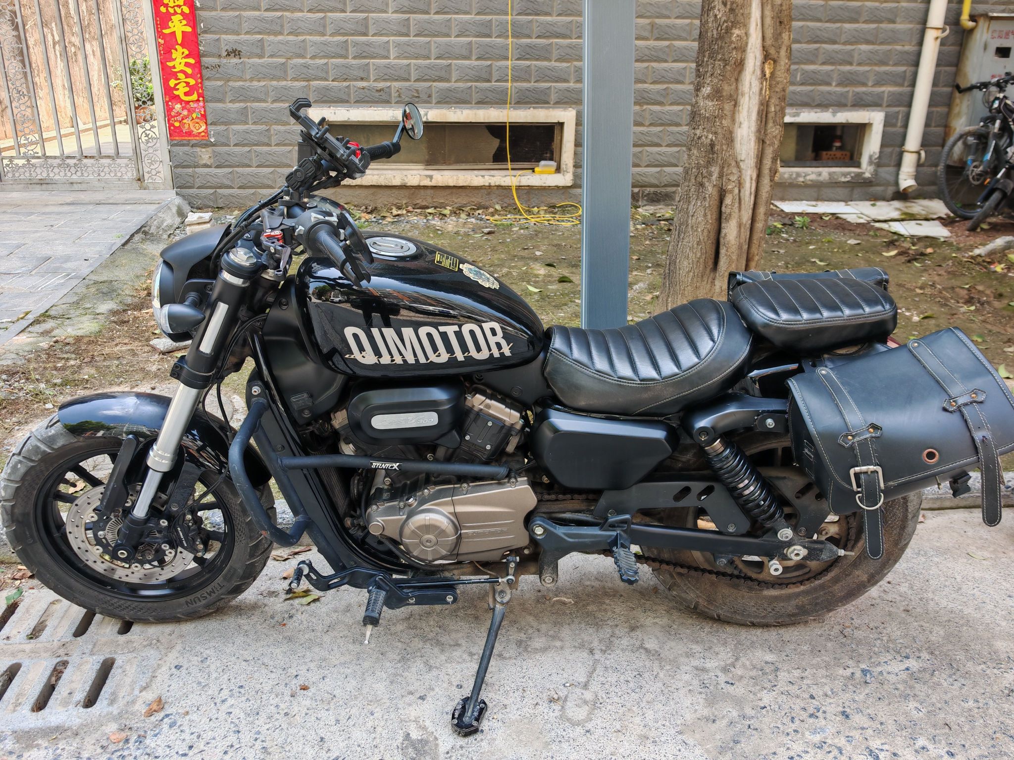 QJMOTOR 闪300S