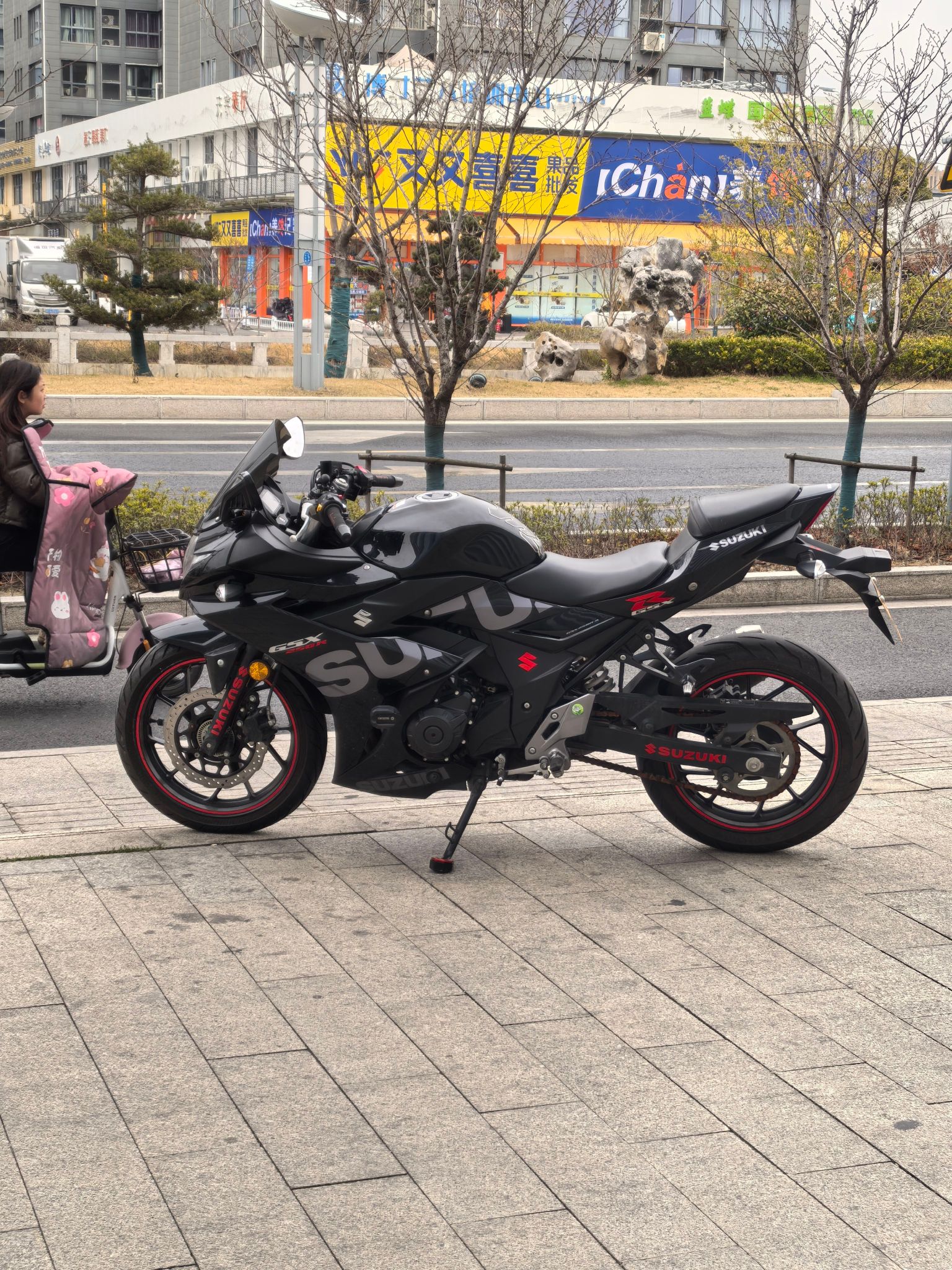 豪爵铃木 GSX250R