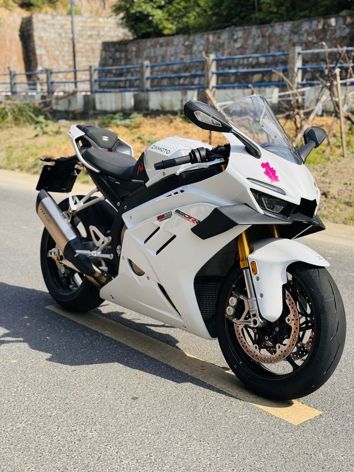 张雪机车 820RR