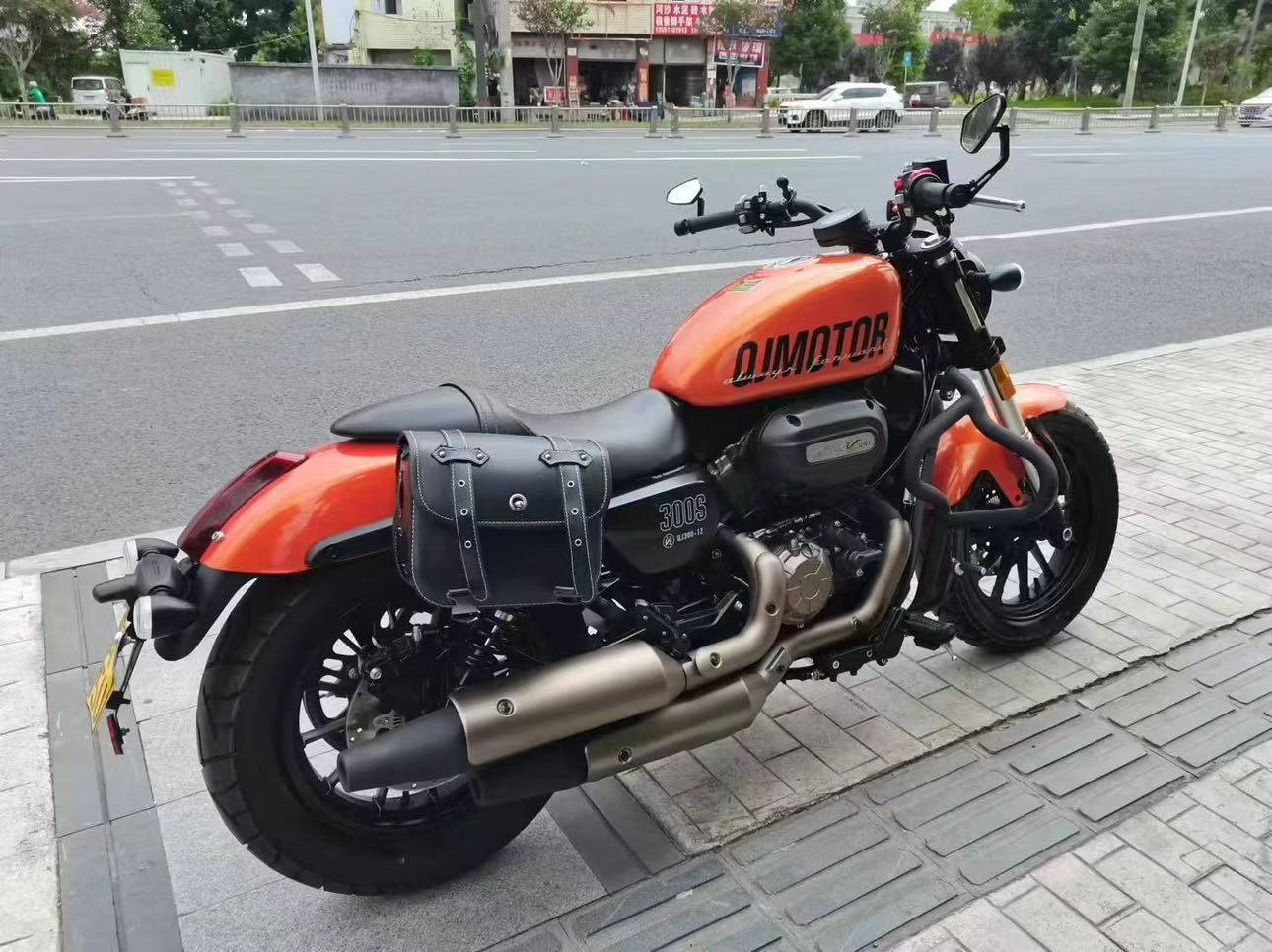 QJMOTOR 闪300S
