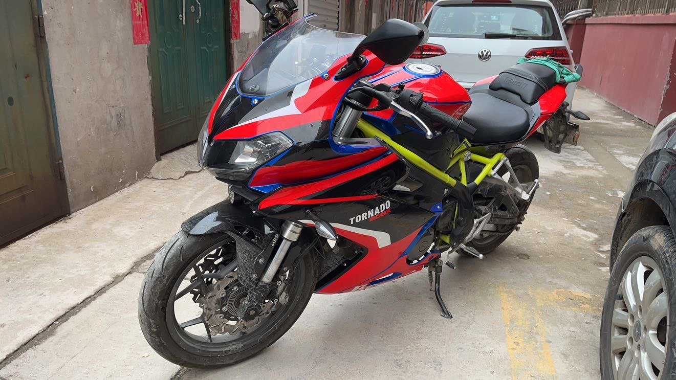 贝纳利 龙卷风 Tornado 302R