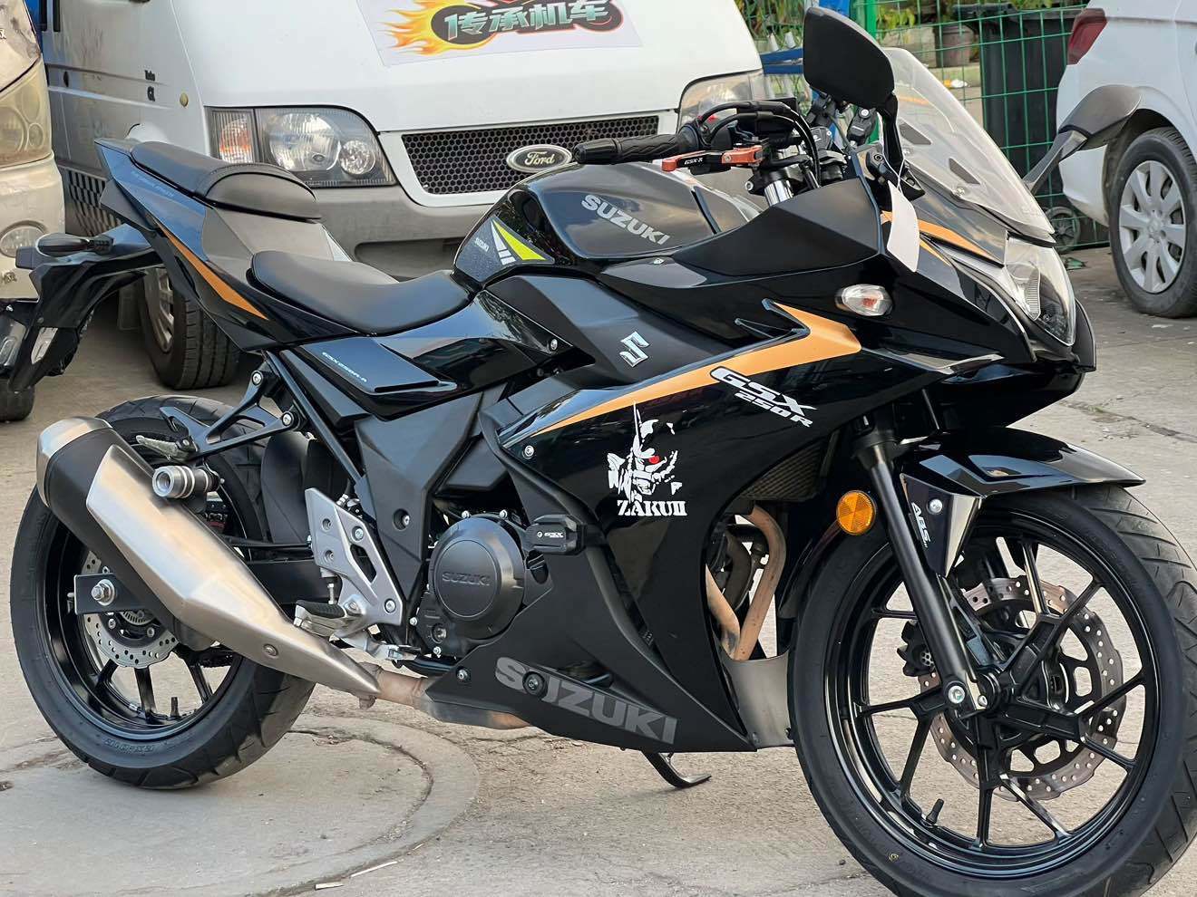豪爵铃木 GSX250R