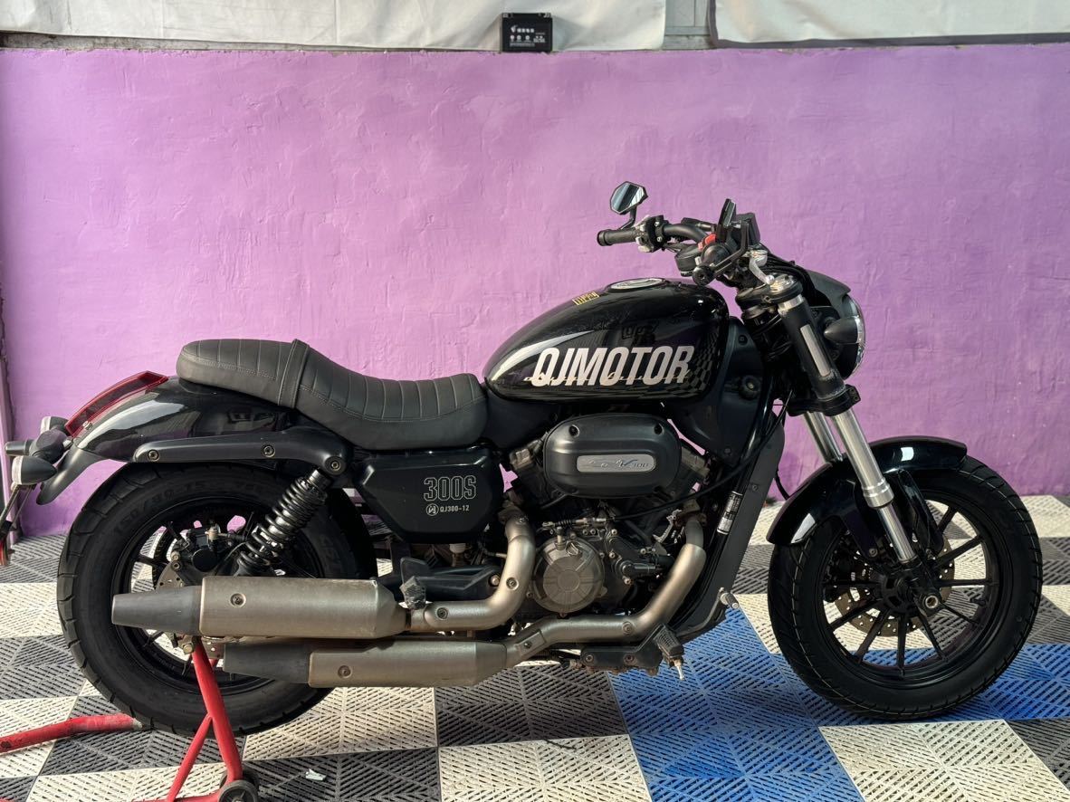 QJMOTOR 闪300S