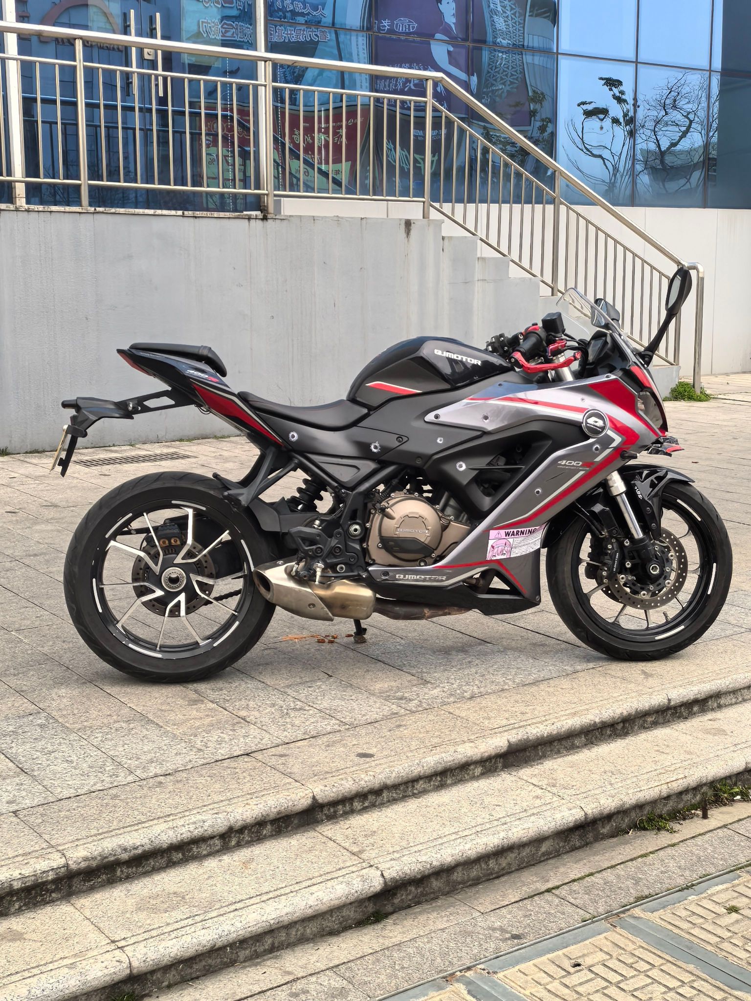 QJMOTOR 赛400
