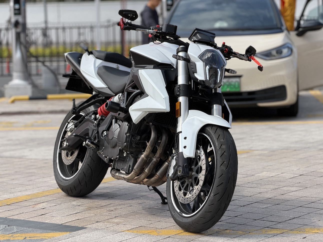 贝纳利 TNT600i