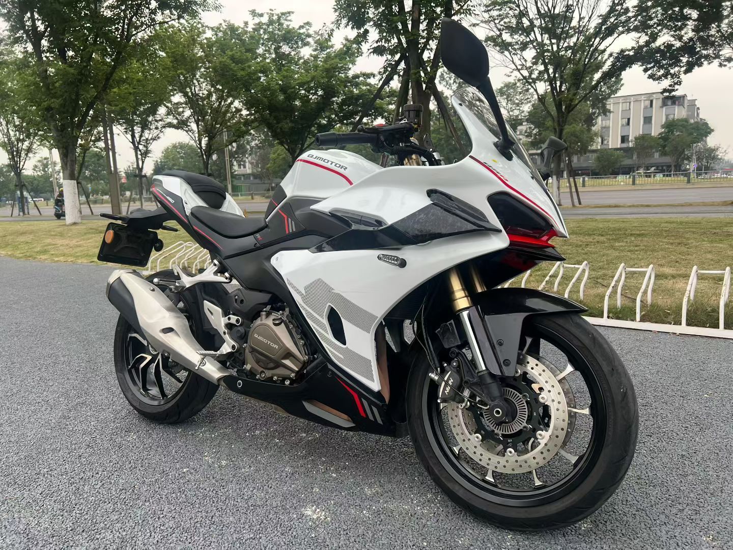 QJMOTOR 赛450