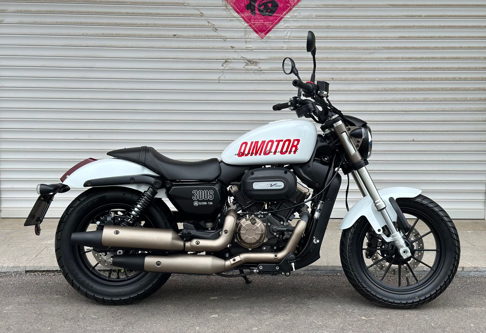 QJMOTOR 闪300S