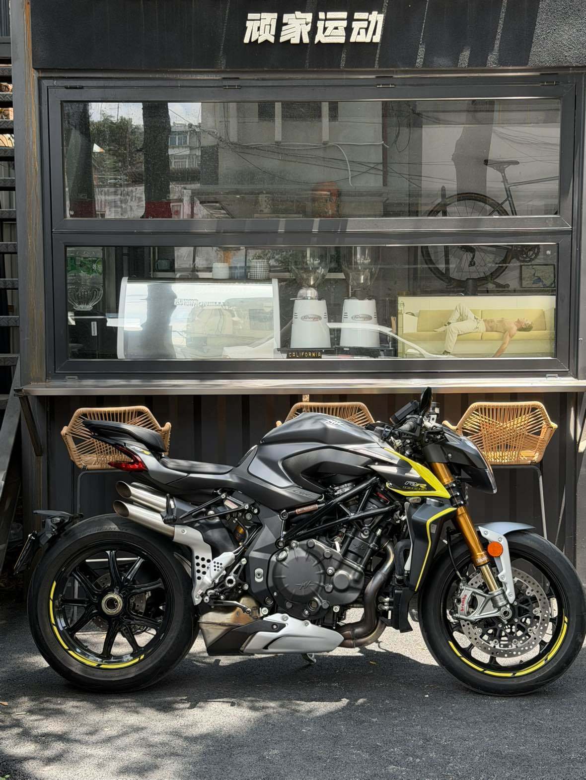 奥古斯塔 Brutale 1000