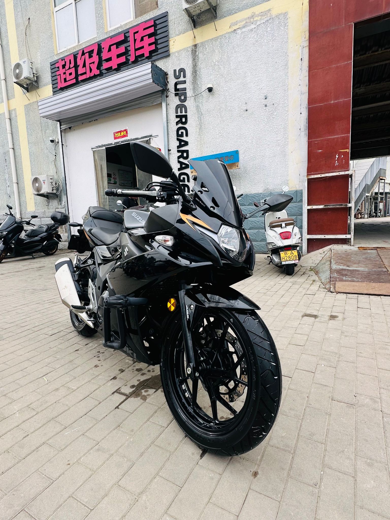 豪爵铃木 GSX250R