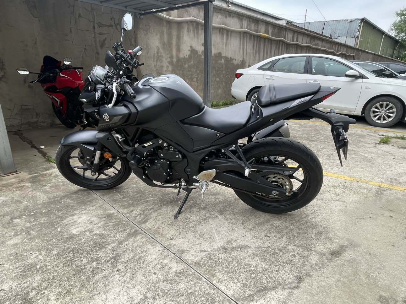雅马哈 MT-03
