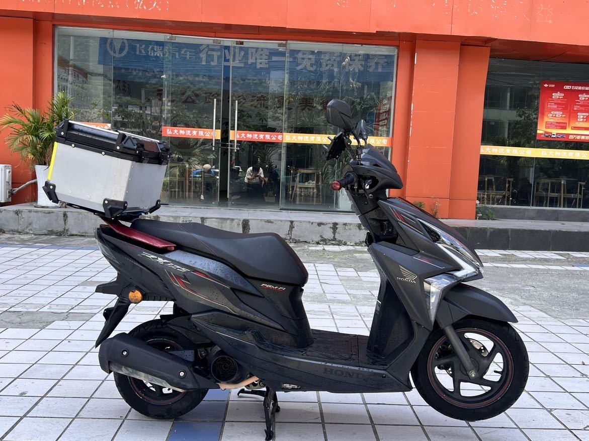 新大洲本田 裂行 RX125Fi