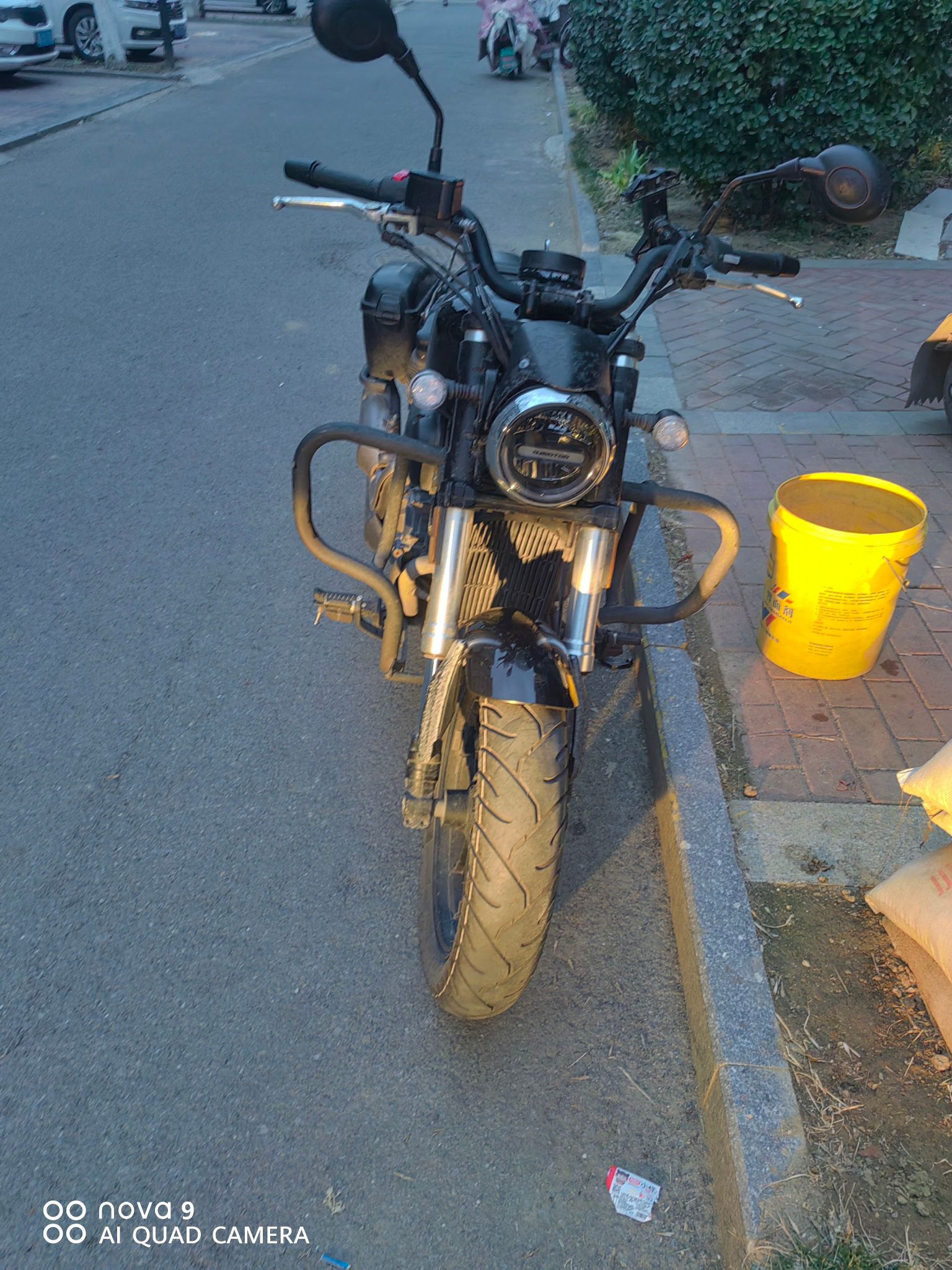 QJMOTOR 闪300S