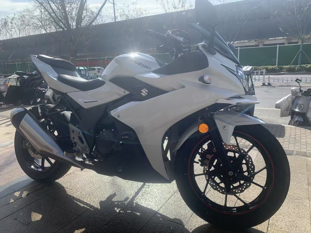 豪爵铃木 GSX250R