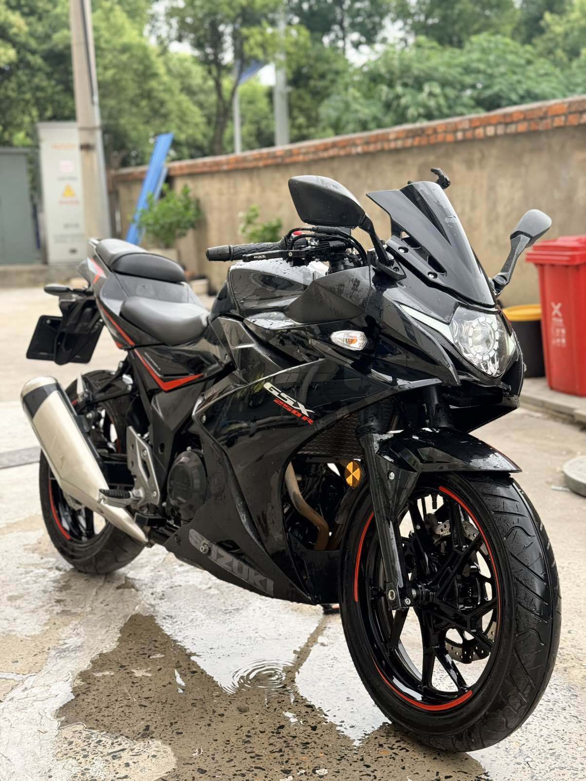 豪爵铃木 GSX250R