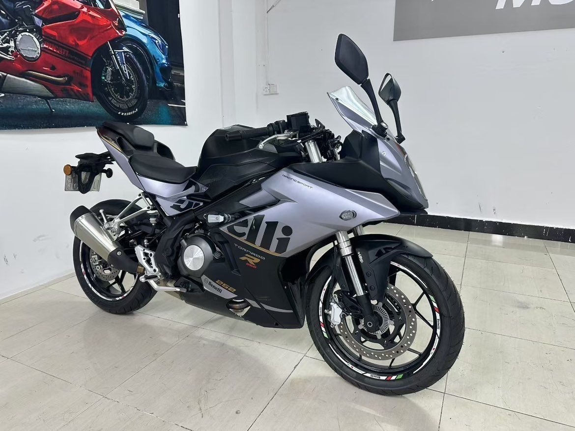 贝纳利 龙卷风 Tornado 252R