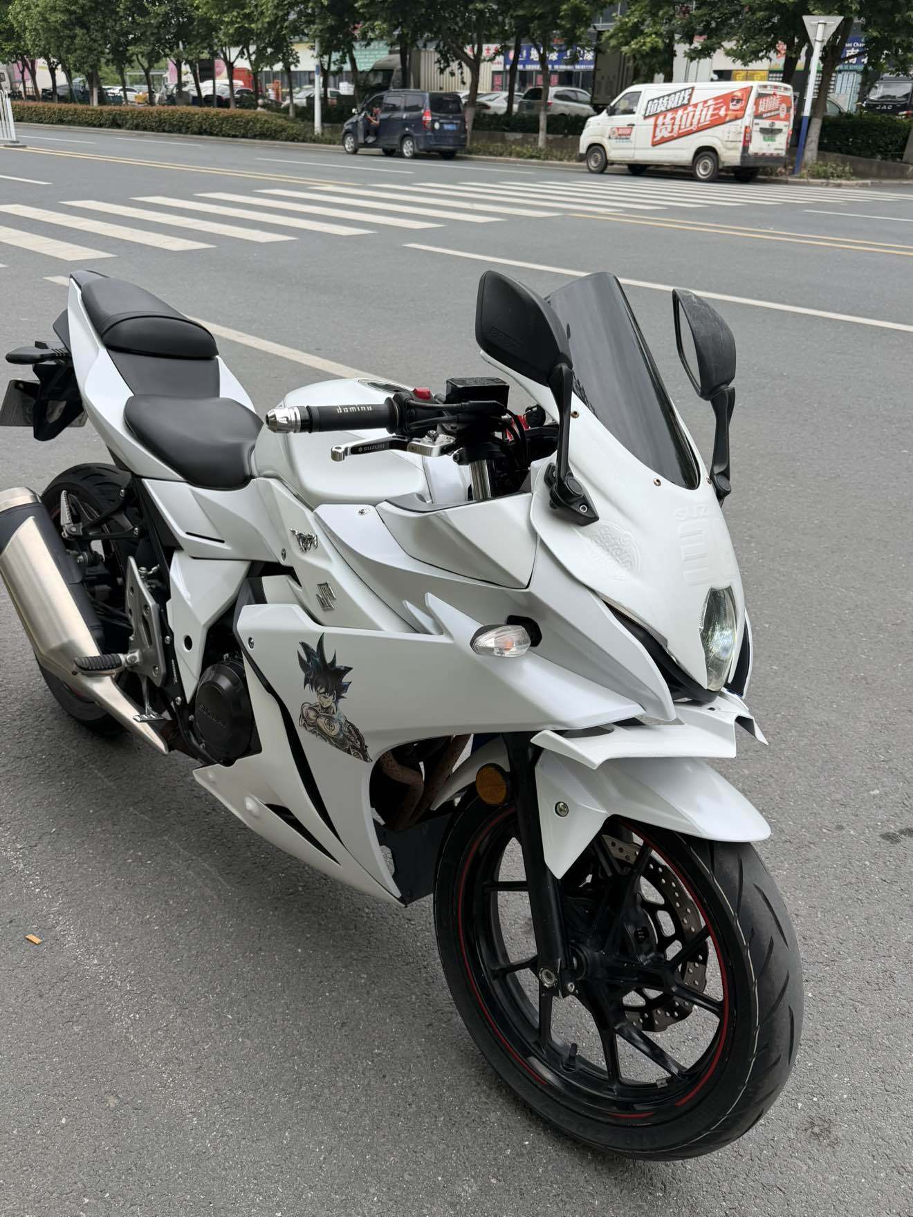 豪爵铃木 GSX250R