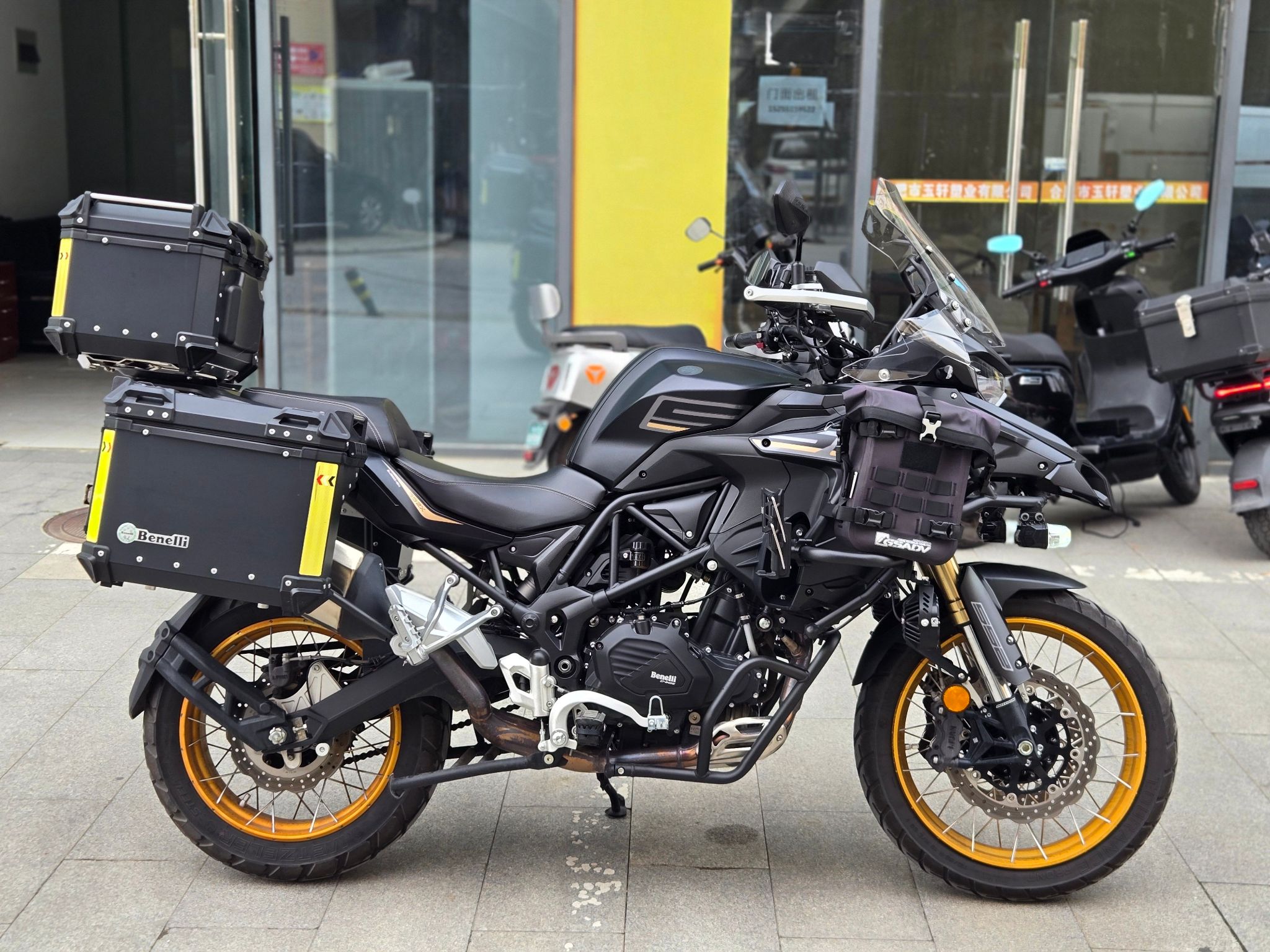 贝纳利 TRK552