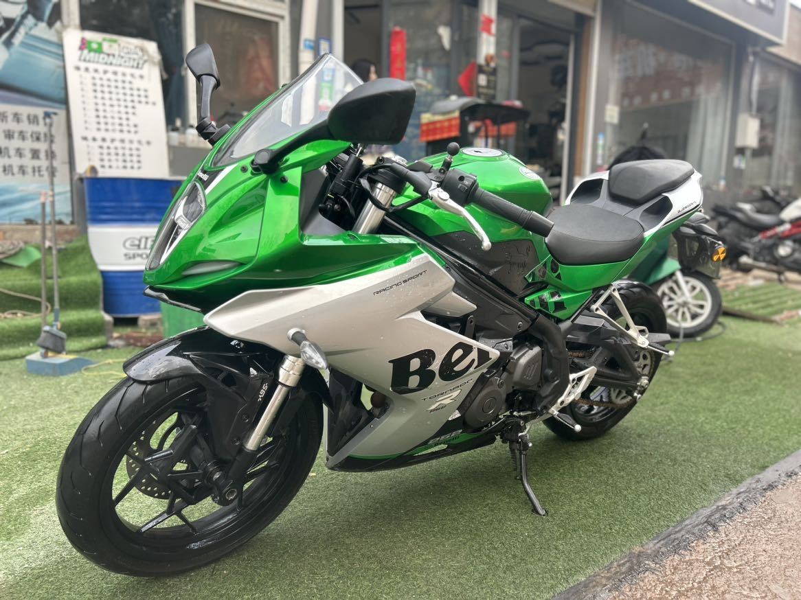贝纳利 龙卷风 Tornado 252R