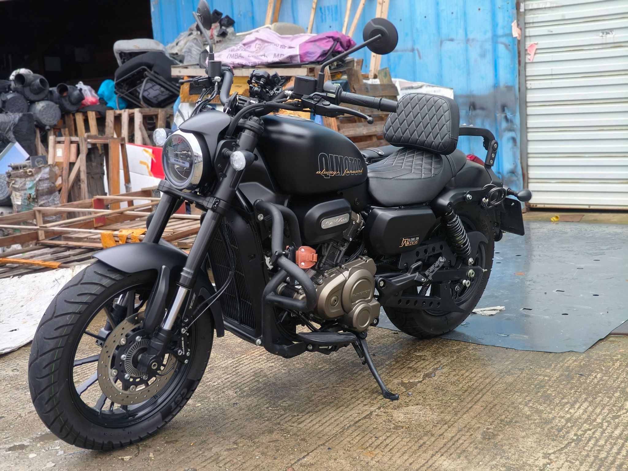 QJMOTOR 闪300S