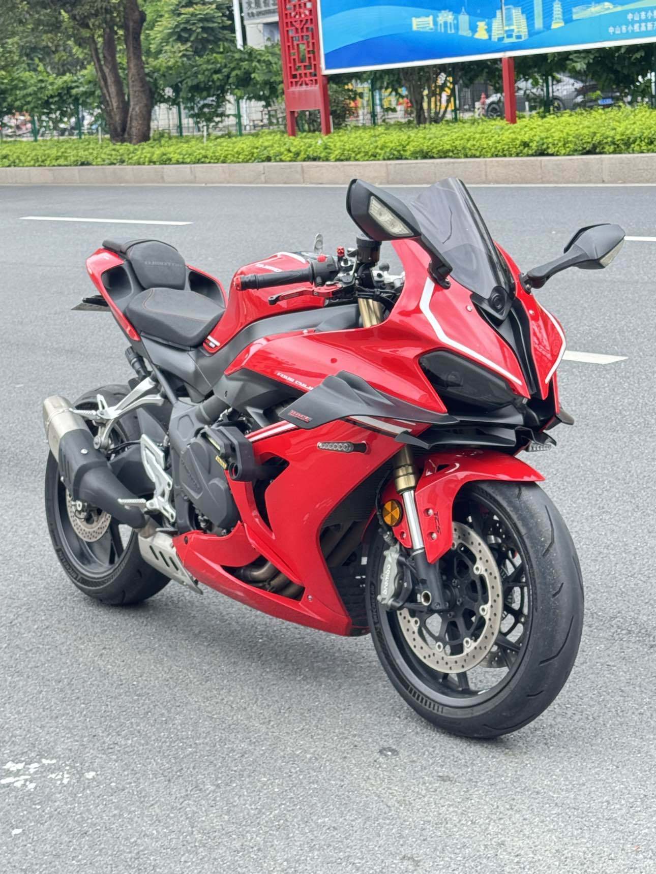 QJMOTOR 赛800
