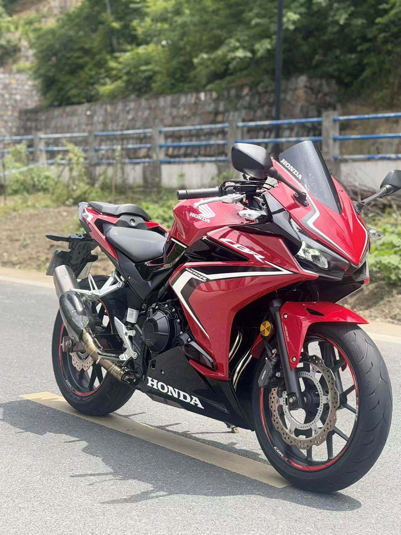 本田WING CBR400R