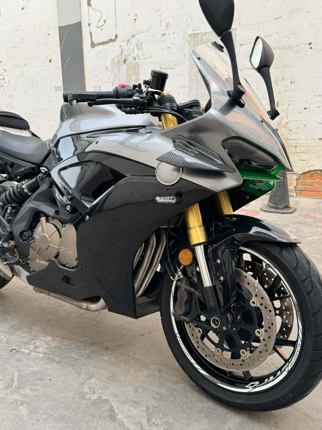 QJMOTOR 赛600