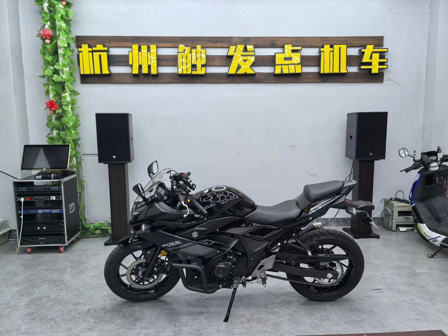 豪爵铃木 GSX250R