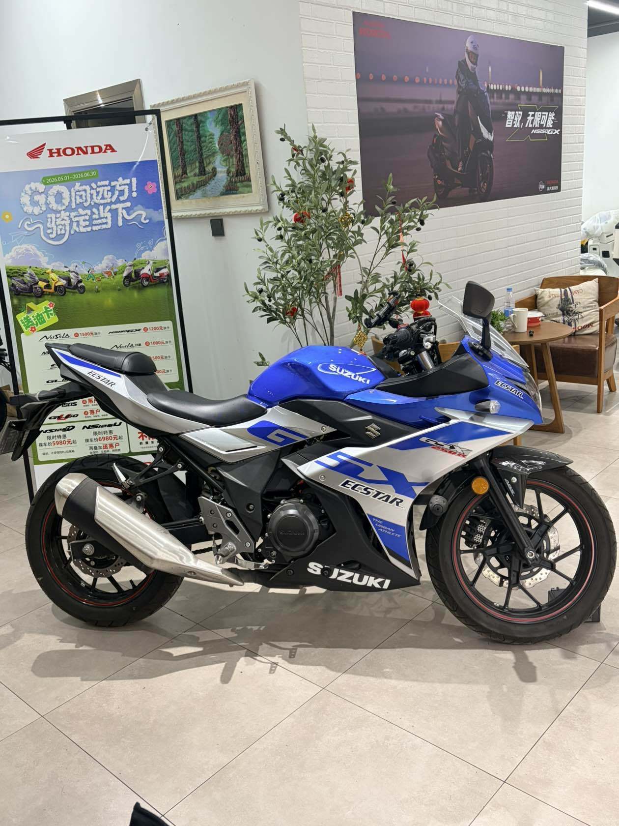 豪爵铃木 GSX250R