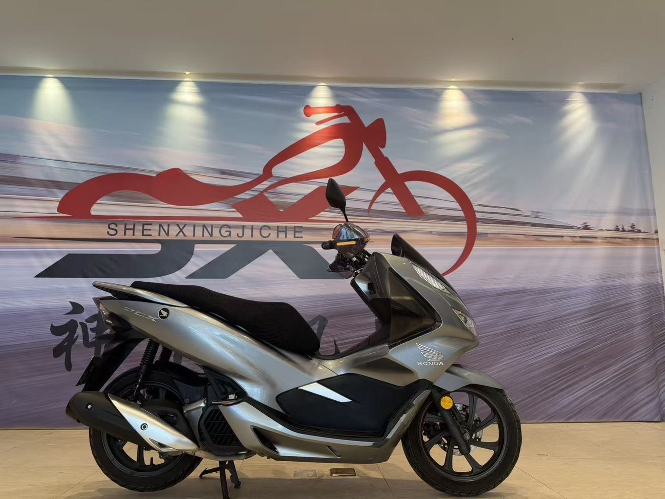 五羊本田 PCX