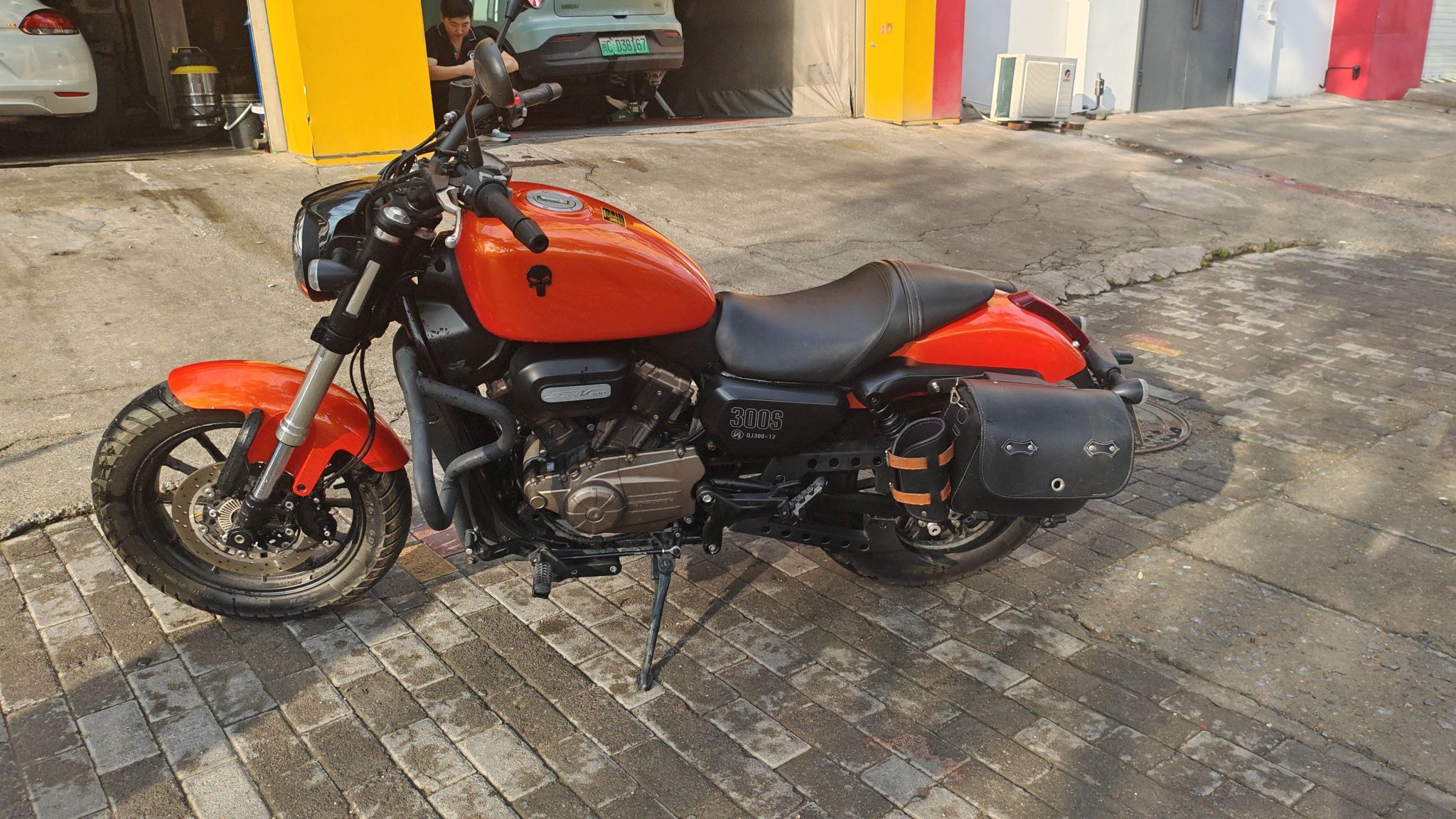 QJMOTOR 闪300S