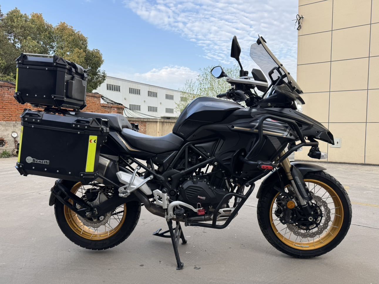贝纳利 TRK552