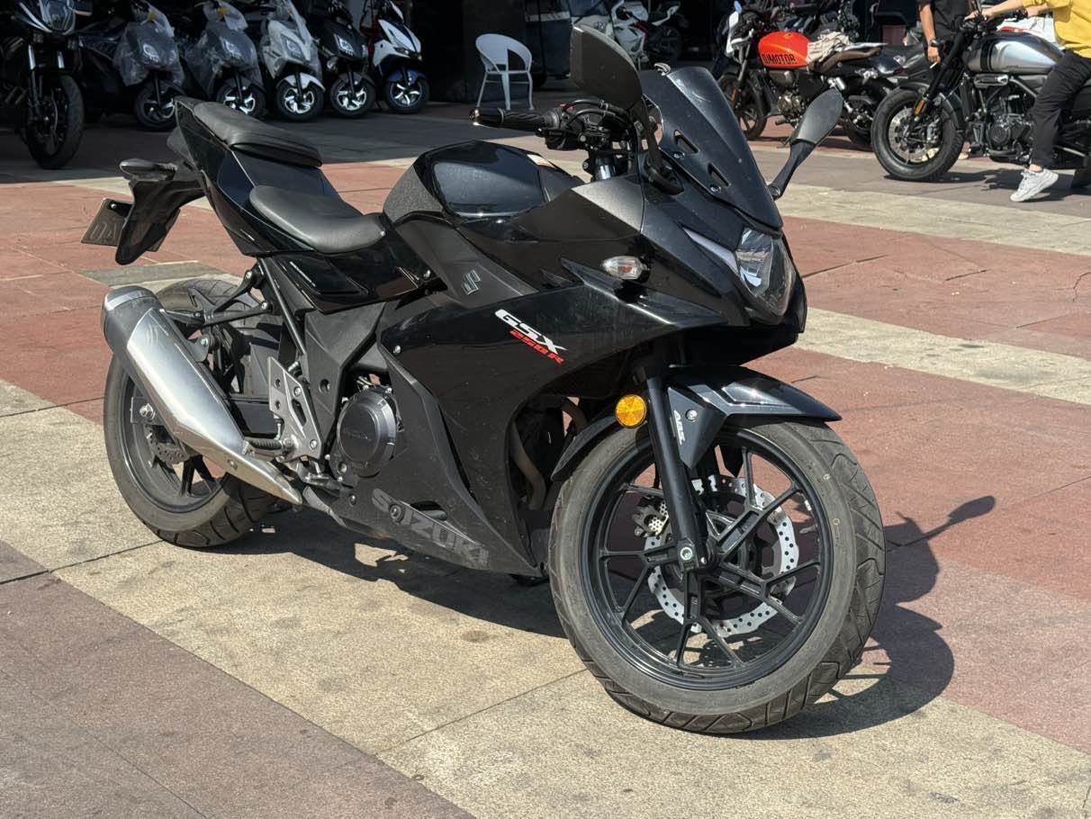 豪爵铃木 GSX250R