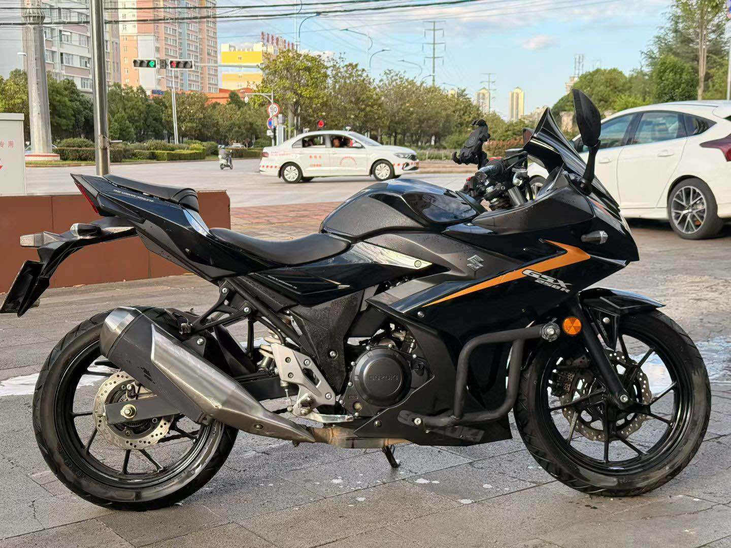 豪爵铃木 GSX250R