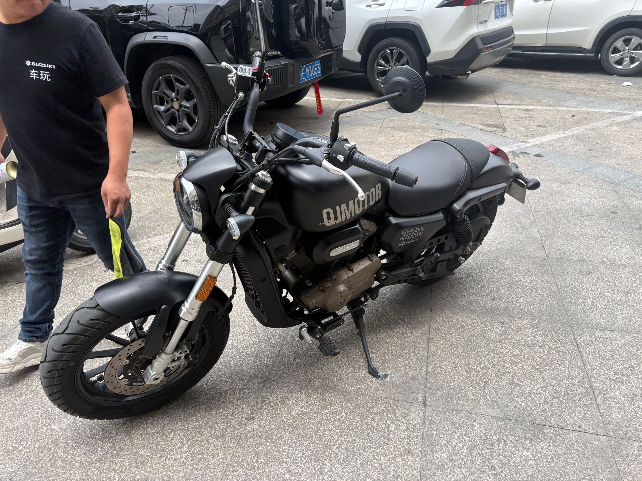 QJMOTOR 闪300S